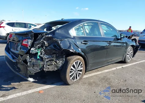 2019 Subaru Legacy 2.5I z USA, uszkodzony, nr VIN 4S3BNAB6XK3006066